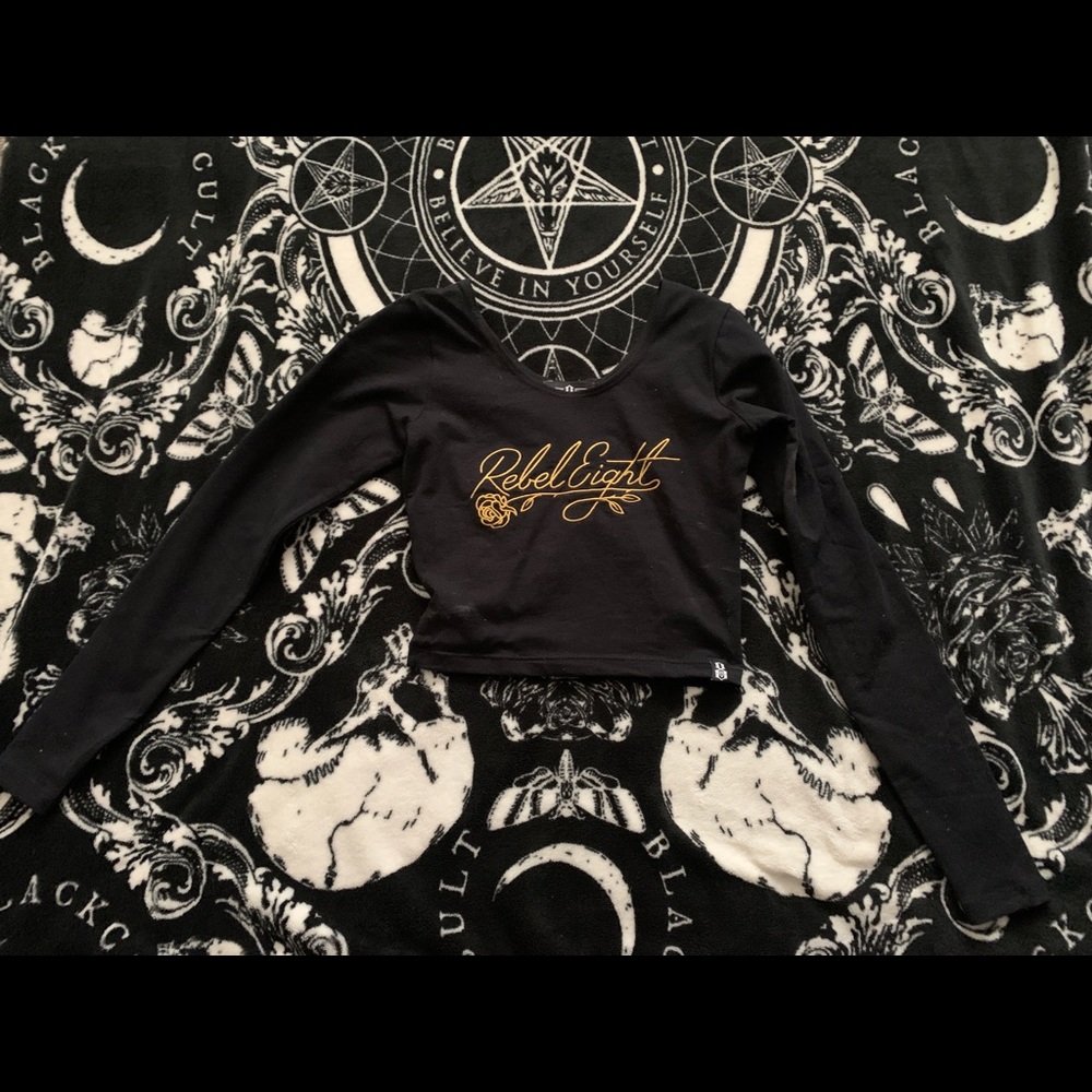 Rebel eight crop top
